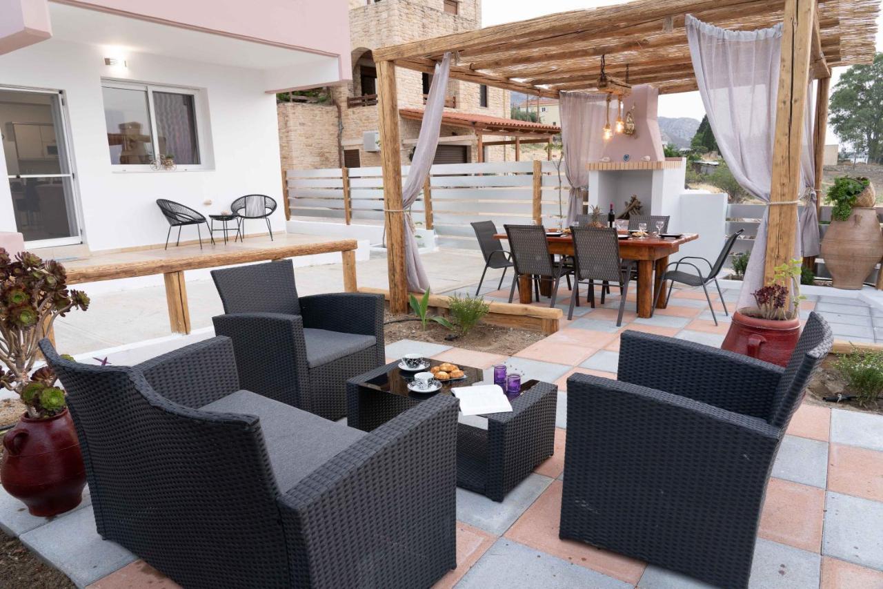 Haritos Holidays Home Pombia Exterior foto