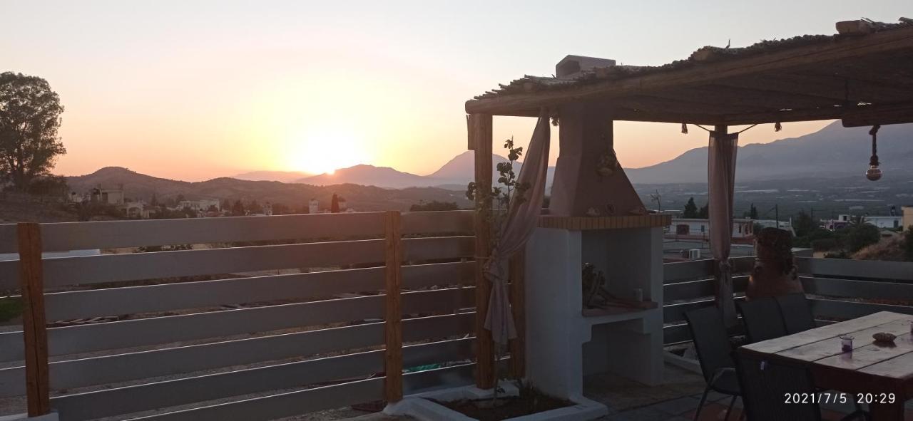 Haritos Holidays Home Pombia Exterior foto